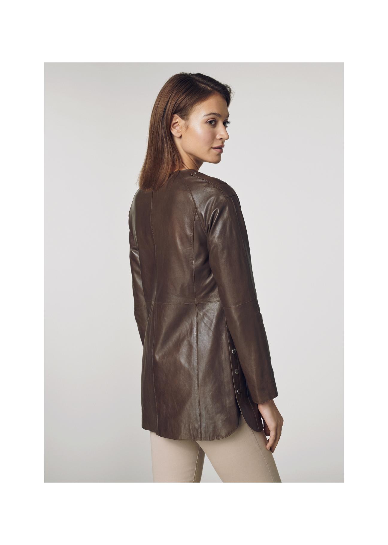 Skórzany brązowy płaszcz damski KURDS-0165-1100(W21)