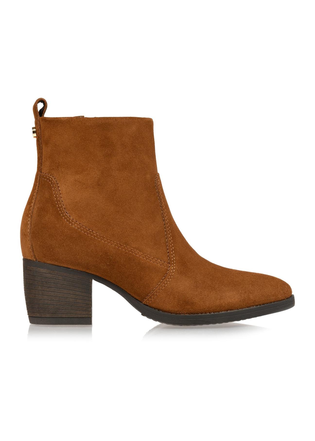 Suede women's ankle boots in cognac color BUTYD-1005-87(Z24)-03