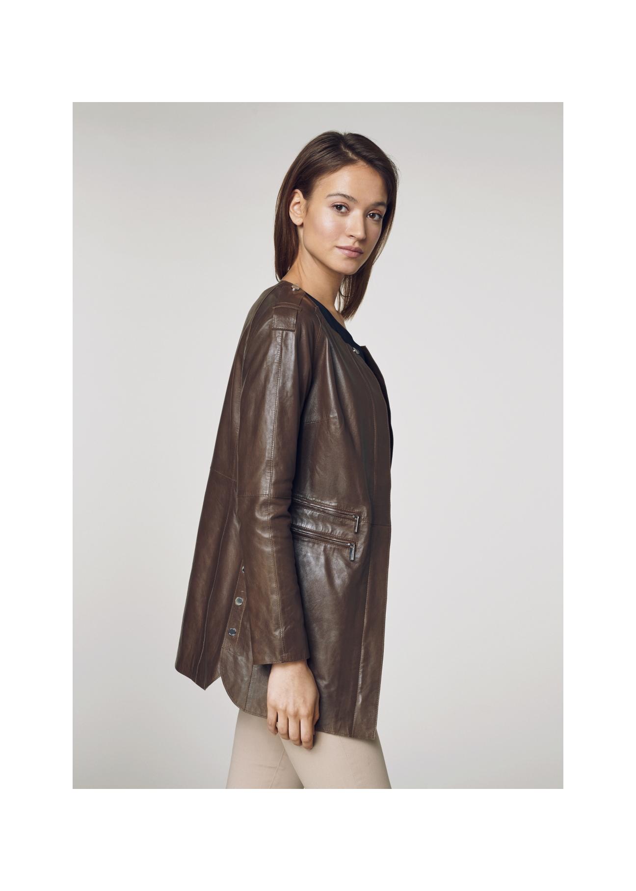 Skórzany brązowy płaszcz damski KURDS-0165-1100(W21)