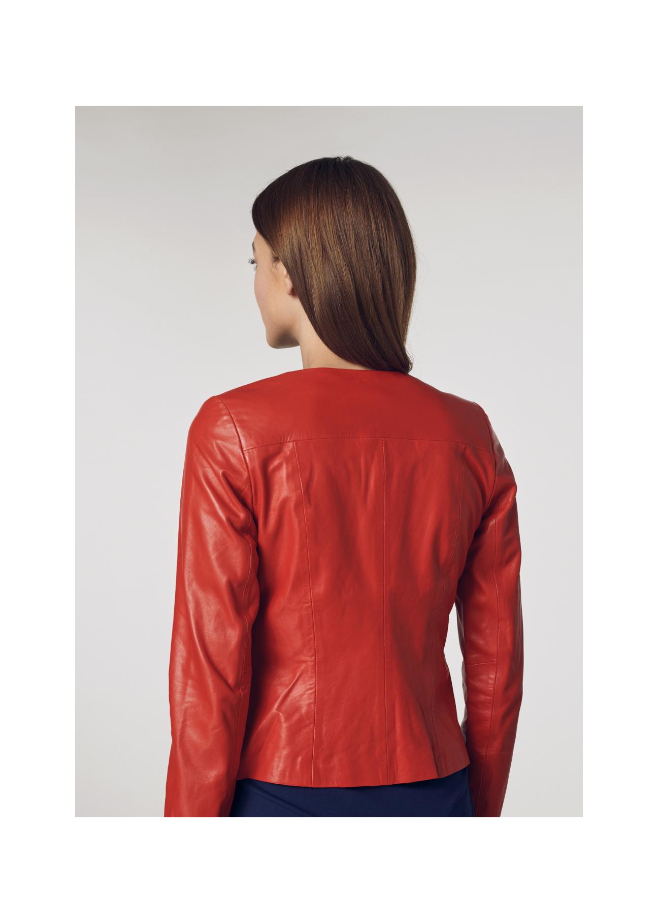 Czerwona taliowana kurtka skórzana damska KURDS-0155-1094(W21)