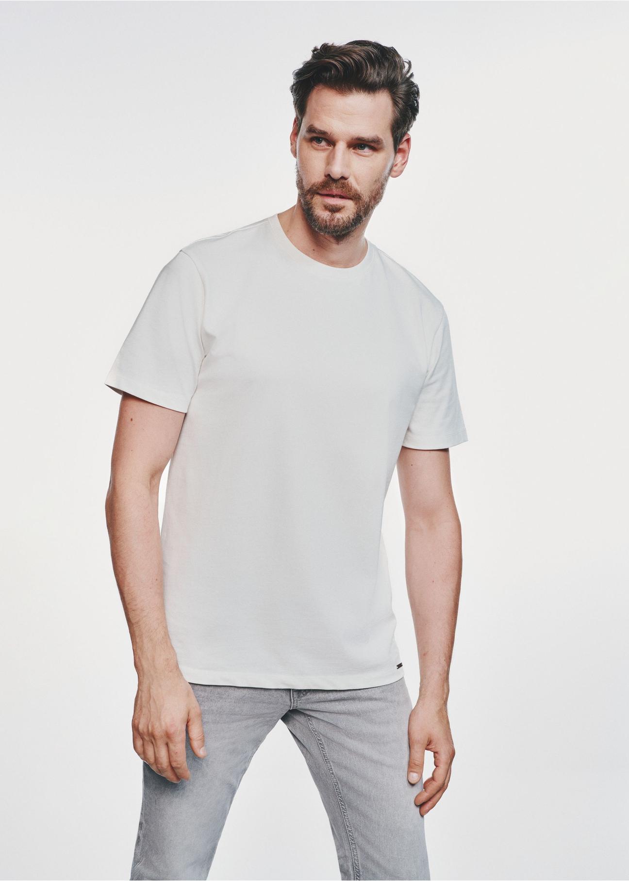 Kremowy t-shirt męski basic TSHMT-0110-12(Z24)-01