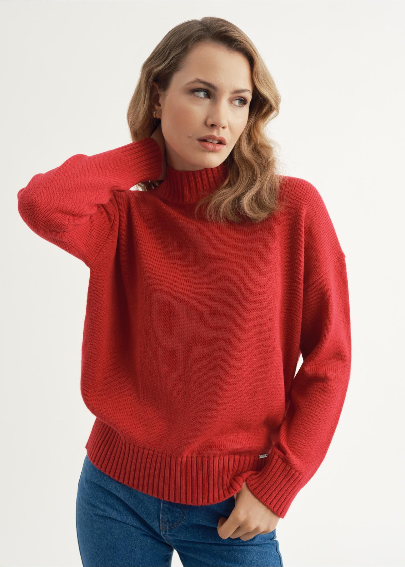 Fuksjowy sweter z golfem damski SWEDT-0186-31(Z23)-01