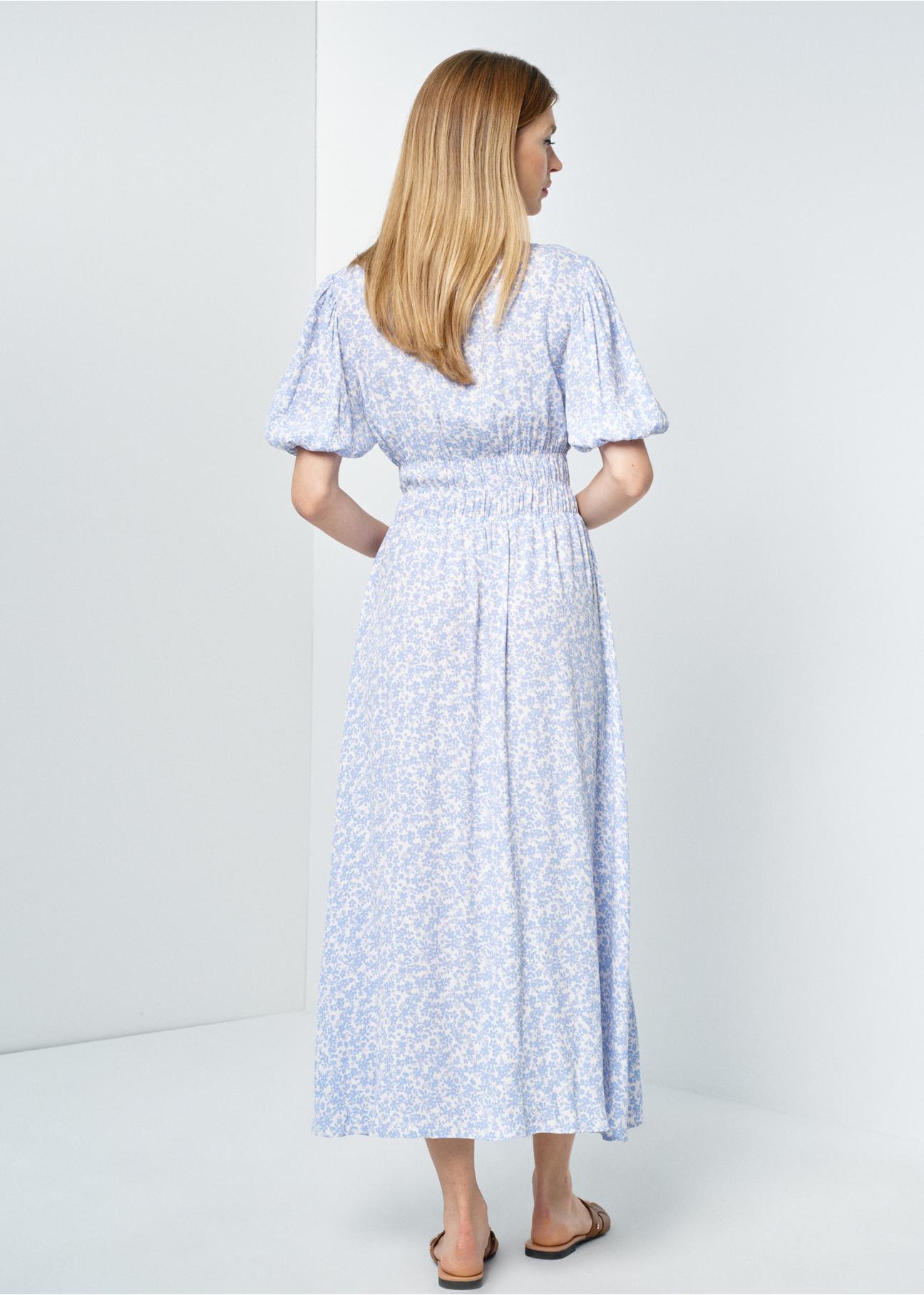 Długa błękitna sukienka letnia w kwiaty SUKDT-0191-12(W24)