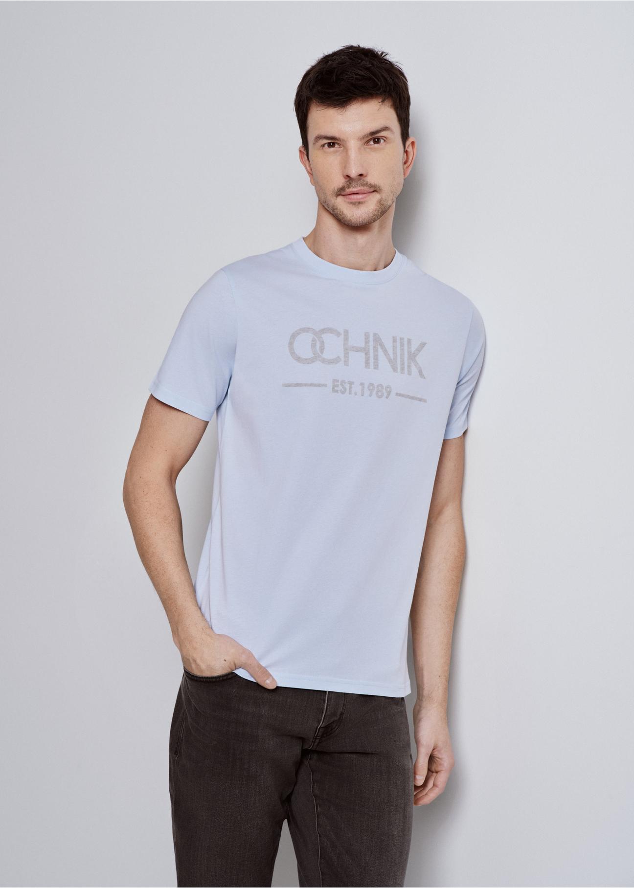 Błękitny T-shirt męski z logo TSHMT-0095-62(W24)