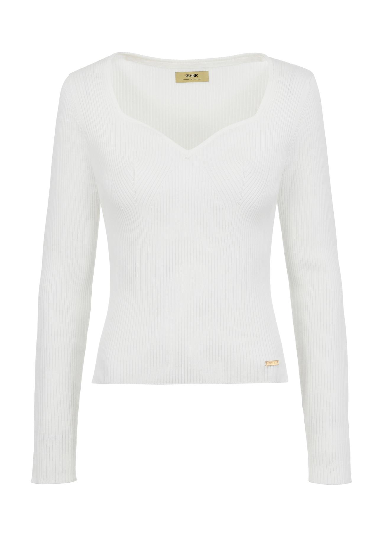 Kremowy sweter z dekoltem w kształcie serca SWEDT-0206-12(W24)