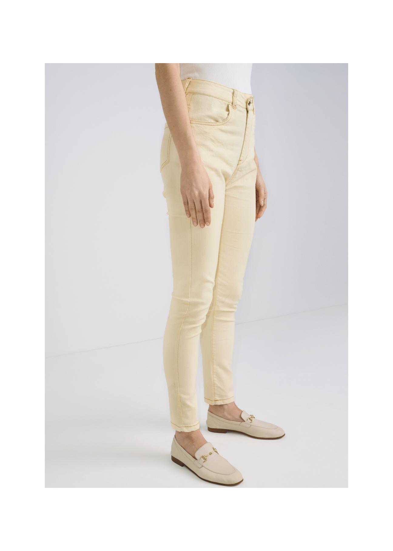 Kremowe spodnie jeansowe damskie JEADT-0005-11(W22)