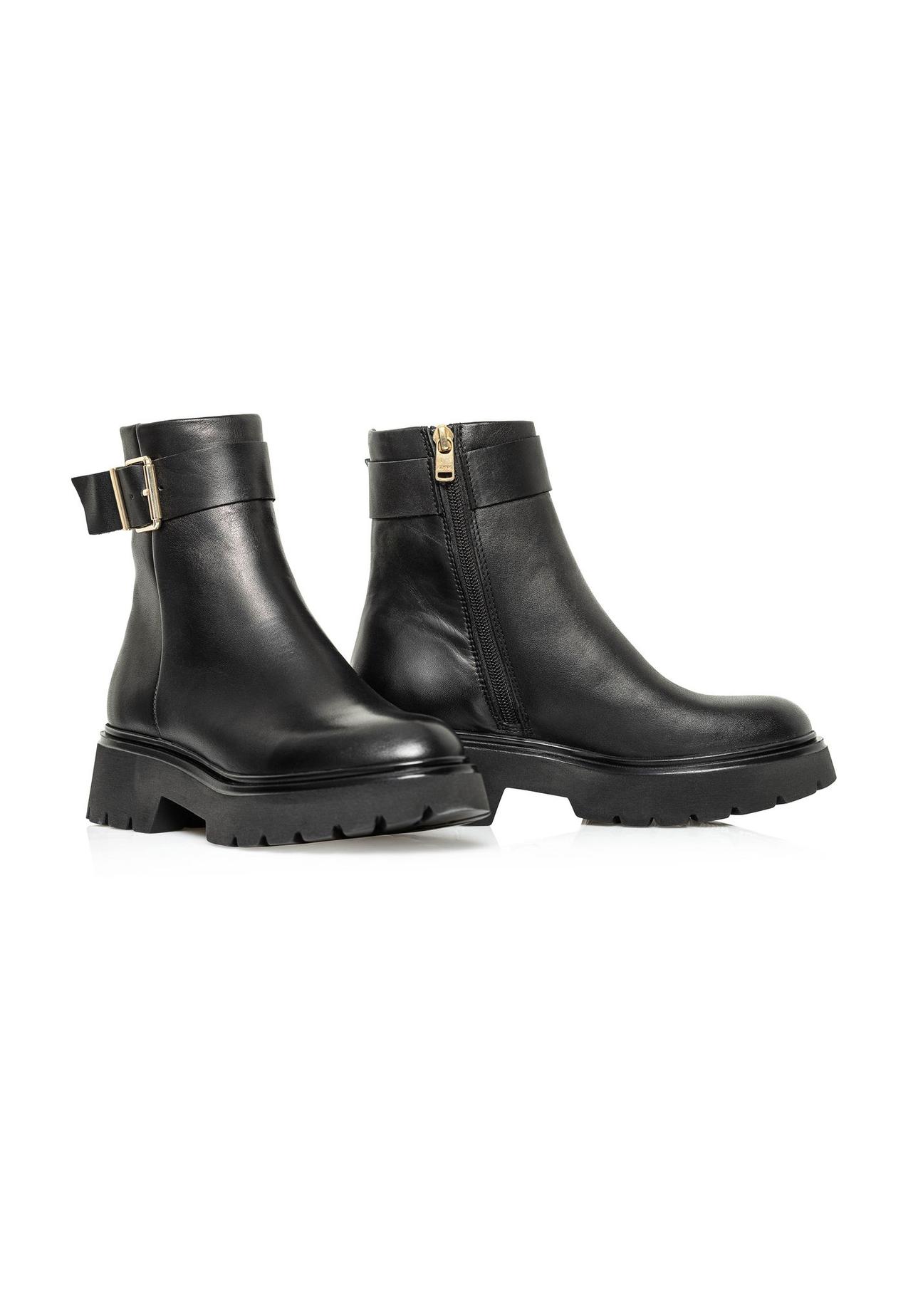 Black leather ankle boots on the platform BUTYD-1132-99(Z24)-02