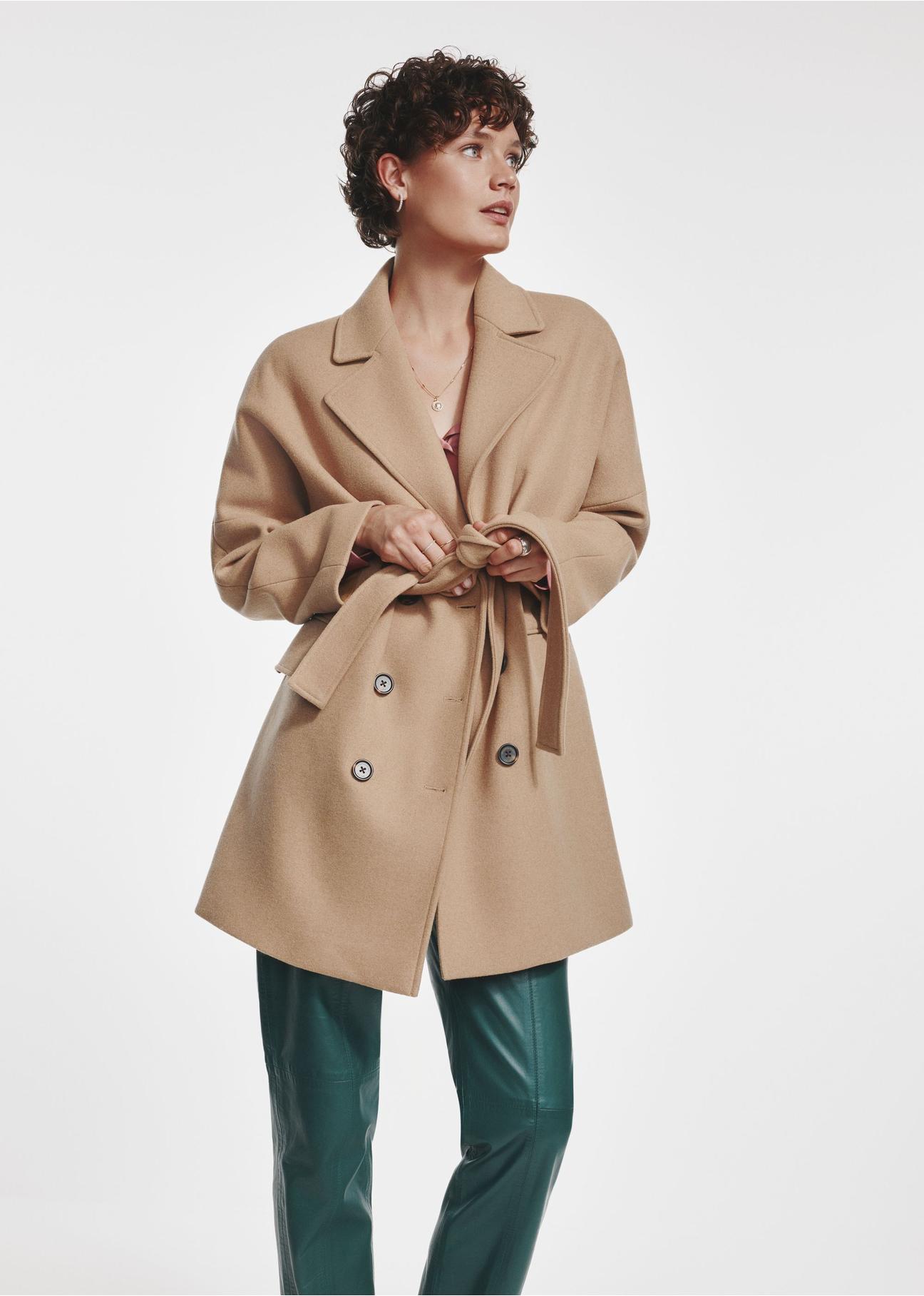 Short beige women's coat PLADT-0057-24(Z24)-03