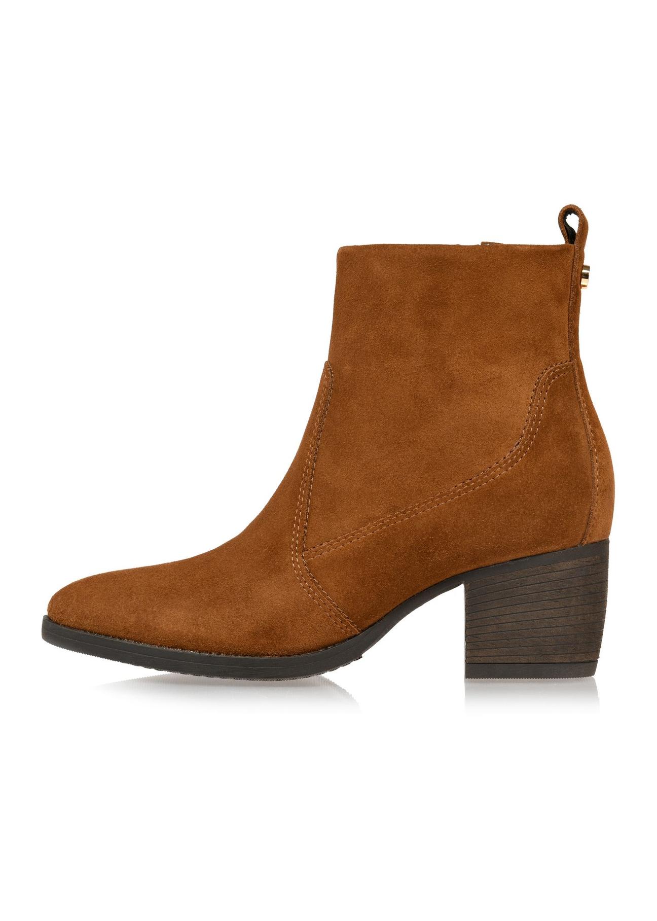 Suede women's ankle boots in cognac color BUTYD-1005-87(Z24)-04