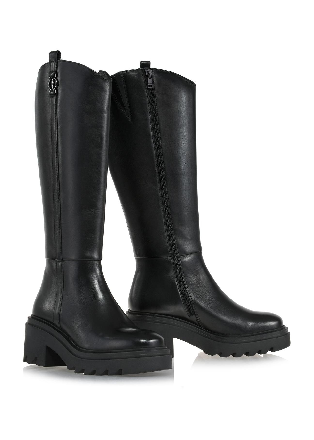 Black leather boots with a massive sole BUTYD-1111-99(Z24)-02