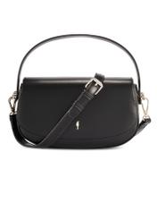 Mała czarna torebka listonoszka damska TOREC-1185-99(W26), widok produktu z przodu na białym tle.