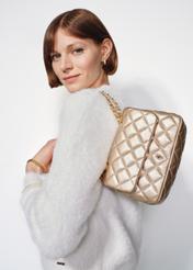 Quilted, elegant women's handbag in gold color TOREC-0932A-28(Z24)-08