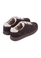 Zamszowe buty sportowe w kolorze ciemnobrązowym BUTYD-1317-1 I(Z26), widok produktu z tyłu na białym tle.