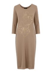 Brązowa sukienka z nadrukiem SUKDT-0152-24(W23)