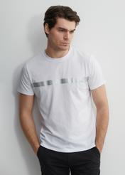 Biały T-shirt męski ze srebrnym printem TSHMT-0089-11(W23)
