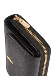 Mały czarny skórzany portfel damski PORES-0802R-9I(W26), zbliżenie na detal produktu na białym tle.