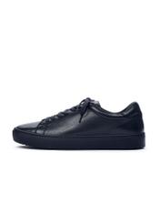 Granatowe skórzane buty sportowe BUTYM-0503A-7D(Z26), widok produktu z boku na białym tle.