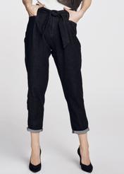 Czarne spodnie mom jeans damskie SPODT-0055-99(W21)-01