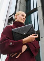 Skórzana czarna torebka damska croco TORES-1143-99(Z25)