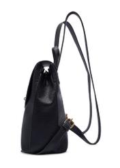 Czarny plecak damski TOREC-1138-9I(W26) - widok produktu z boku, na białym tle.  