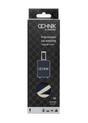 Granatowy pokrowiec na średnią walizkę AW-013-0002-7D-M(W26), widok produktu z przodu w opakowaniu.