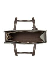 Brązowa torebka na ramię TOREC-1236-1H(W26), widok produktu w środku na białym tle.