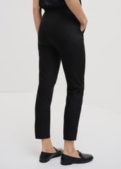 Czarne spodnie damskie w kant SPODT-0090-99(W24)