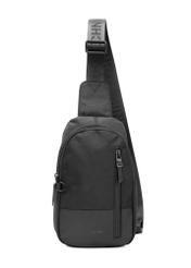 Czarna męska torba crossbody TORMN-0419-99(W26) - widok produktu z przodu, na białym tle. 