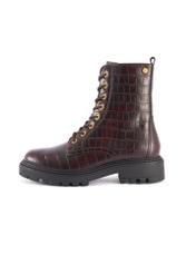 Bordowe botki damskie croco BUTYD-1192-90(Z25), widok produktu z boku na białym tle.