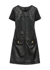 Czarna skórzana sukienka mini SUKDS-0052-1276(Z25) - widok produktu z przodu na białym tle. 