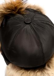 Czapka damska z futrem naturalnym z jenota CZADF-0048-99(Z25), zbliżenie na detal produktu, widok na białym tle.