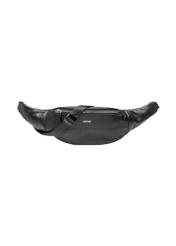 Czarna skórzana nerka męska z logo TORMS-0295A-99(Z25) - widok produktu z przodu na białym tle. 