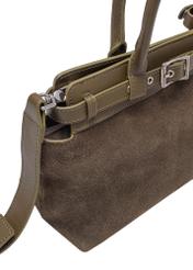 Zamszowa torebka damska w kolorze khaki TORES-1192-55(Z25), zbliżenie na detal produktu na białym tle.
