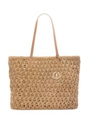 Słomkowa torebka shopper TOREC-1218-1E(W26) - widok produktu z przodu, na białym tle. 