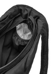 Duża nylonowa torebka damska TOREN-0340-99(W26), zbliżenie na detal produktu na białym tle.