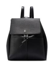 Czarny średni plecak damski TOREC-1132-99(W26) - widok produktu  przodu, na białym tle.