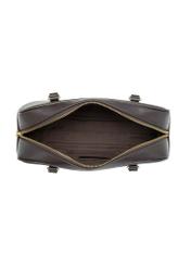 Ciemnobrązowa torebka na ramię TOREC-1233-1I(W26), widok produktu w środku na białym tle.