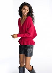 Czerwony sweter damski z taliowaniem SWEDT-0126-42(Z22)-01