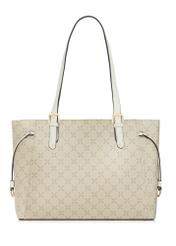 Kremowa torebka shopper z monogramem TOREC-1029-0P(W26) - widok produktu z tyłu na białym tle. 