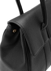 Czarna duża torebka damska TOREC-1139-9I(W26), zbliżenie na detal produktu na białym tle.