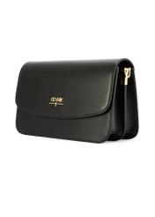 Czarna torebka damska z imitacji skóry TOREC-1081-99(W26), widok produktu skosem na białym tle.