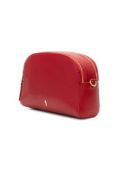 Mała czerwona torebka damska TOREC-0036E-42(Z25), widok produktu skosem na białym tle.