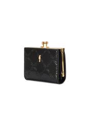 Mały czarny portfel damski z monogramem POREC-0422-98(Z25), widok produktu skosem na białym tle.