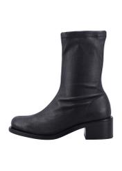 Czarne skórzane botki damskie BUTYD-1360-99(Z26), widok produktu z boku na białym tle.