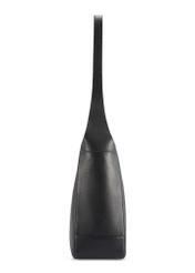 Czarna średnia skórzana torebka na ramię TORES-1210-9I(W26), widok produktu z boku na białym tle.