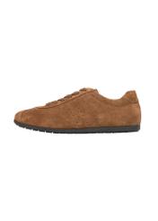 Koniakowe zamszowe sneakersy damskie BUTYD-1293-1F(Z26) - widok produktu z boku, na białym tle. 