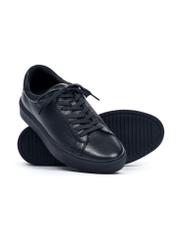 Granatowe skórzane buty sportowe BUTYM-0503A-7D(Z26), widok produktu skosem na białym tle.
