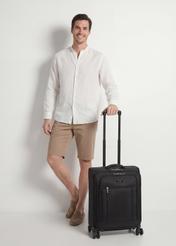 Walizka mała na kółkach WALNY-0046-99-19(W26), widok produktu skosem obok sylwetki modela.