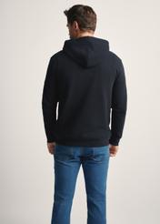 Czarna bluza męska z kapturem BLZMT-0073-99(Z25), widok produktu z tyłu na modelu. Widoczna połowa sylwetki.