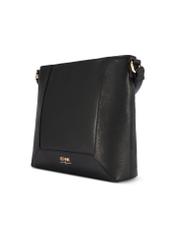 Czarna skórzana torebka damska TORES-1265-9I(W26) - widok produktu po skosie, na białym tle.